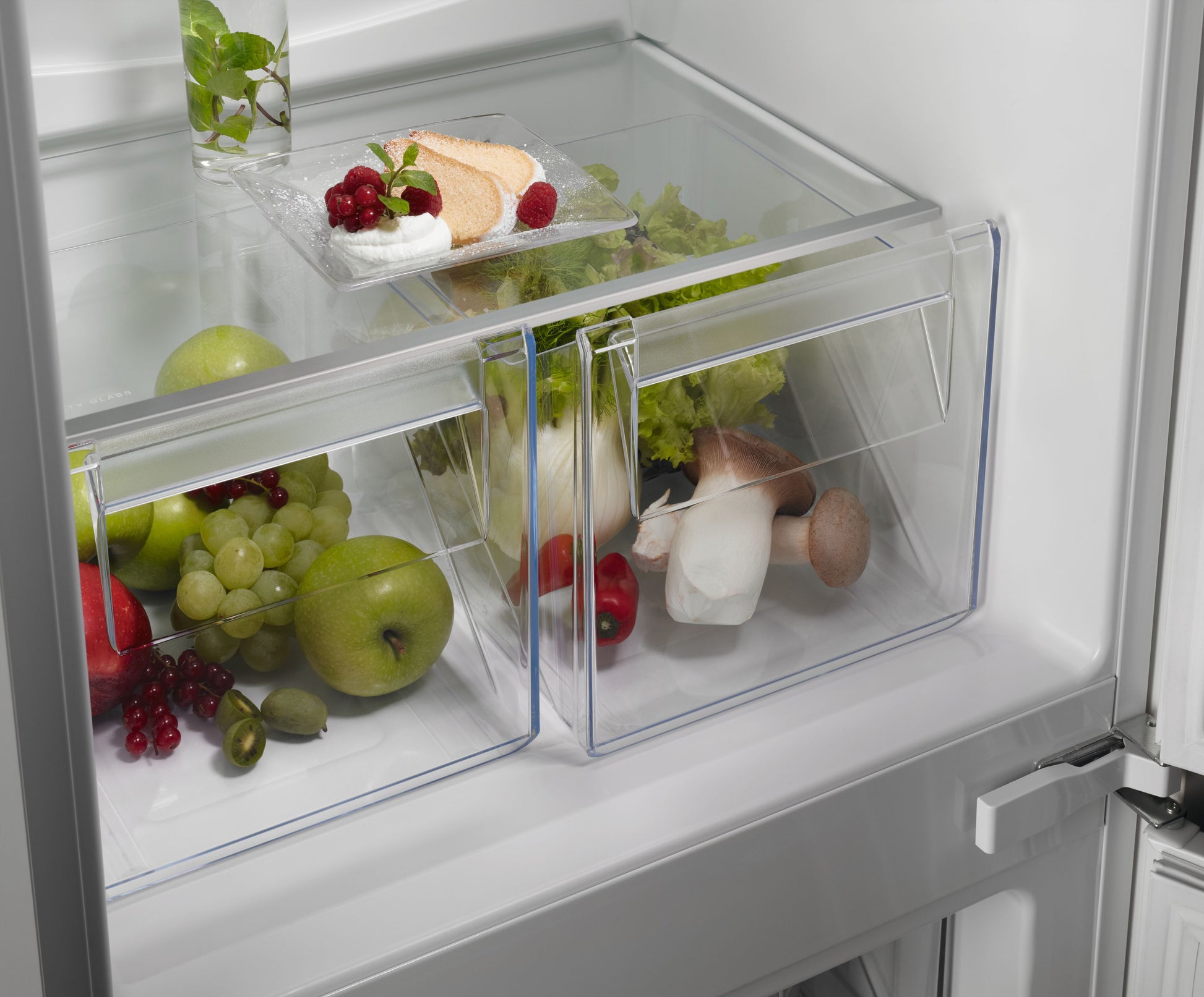 AEG NSC7N18ZES 54.6cm 70/30 Built In Frost Free Fridge Freezer