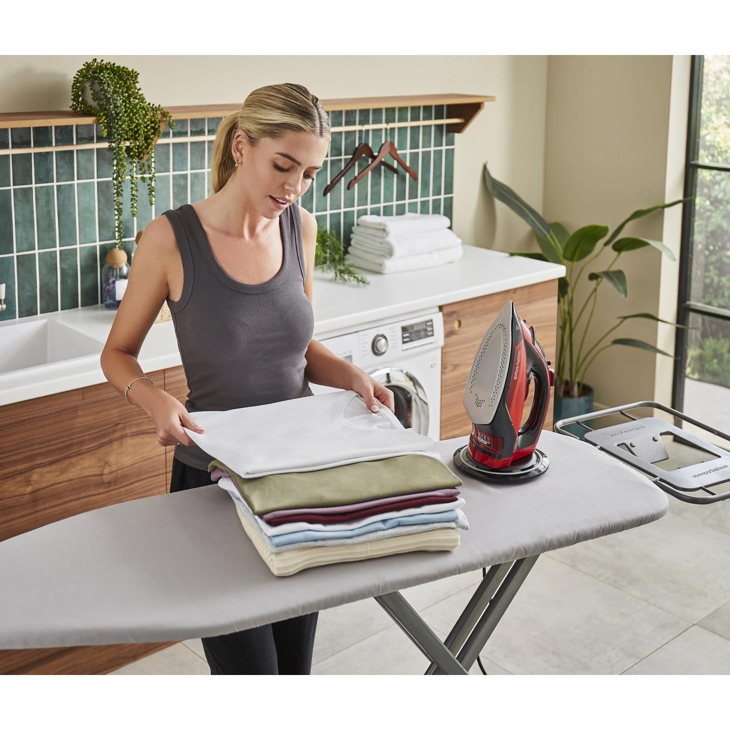 Morphy Richards 303250 EasyCharge Cordless Steam Iron - Red