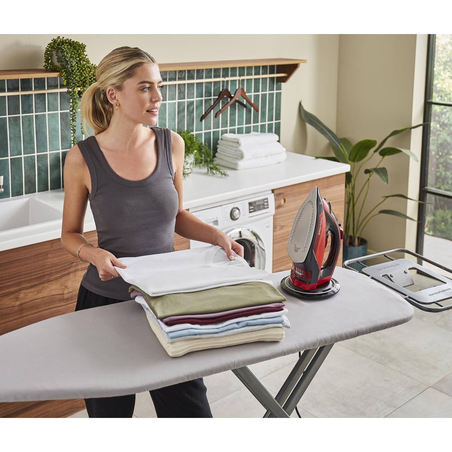 Morphy Richards 303250 EasyCharge Cordless Steam Iron - Red